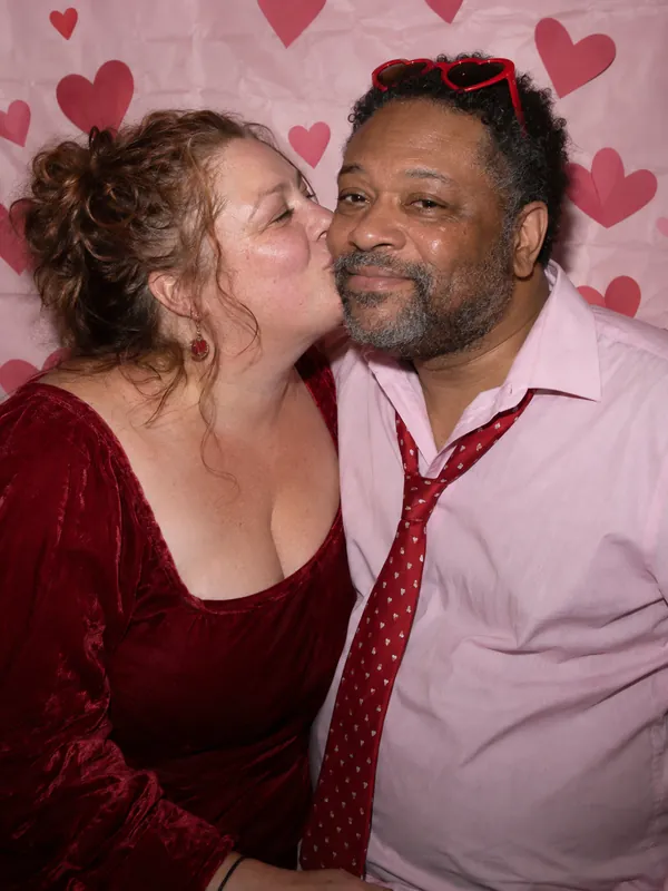 Valentine's party photobooth LA - couple kiss